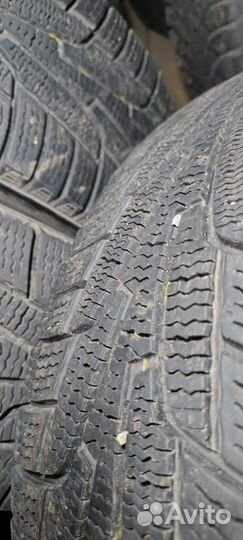 Kumho I'Zen Stud Snow KW11 215/60 R17