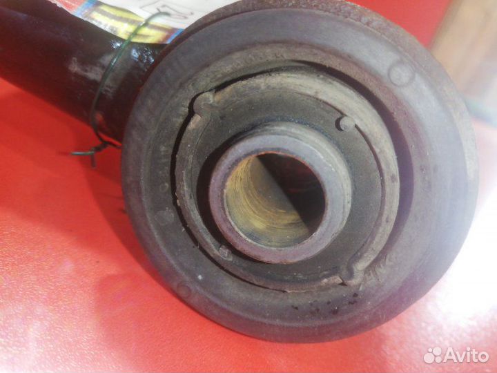 Рычаг подвески верхний передний левый Toyota Land