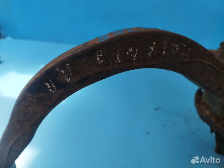 Кулак задний правый для Mitsubishi Galant 8