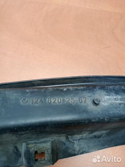 Водосток лобового стекла (жабо) левый