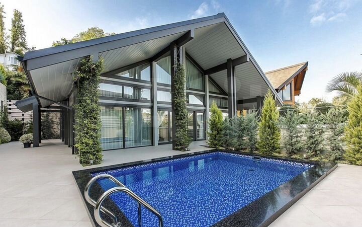 Дом 187 м² на участке 6 сот.