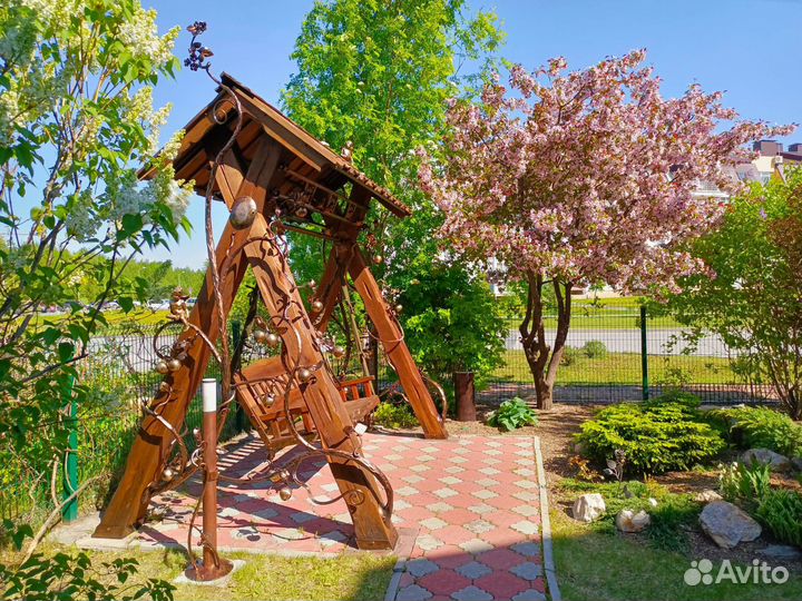 Садовые качели из дерева