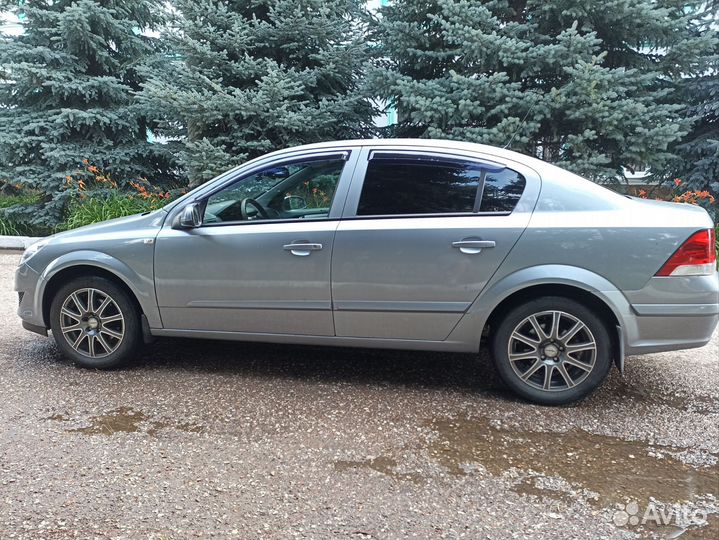 Opel Astra 1.6 МТ, 2008, 260 000 км