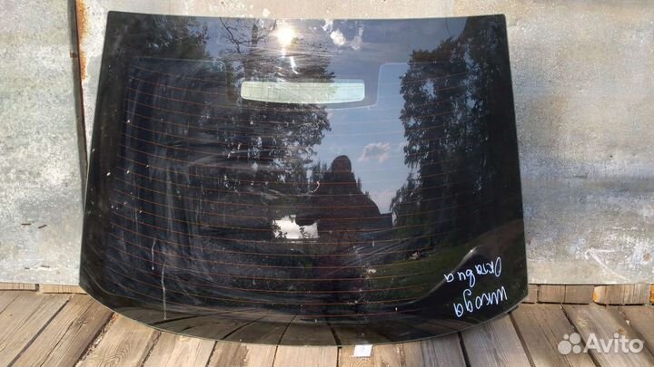 Стекло заднее Skoda Octavia