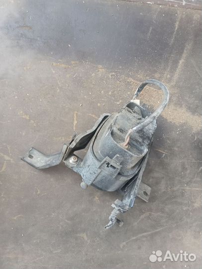 Фара противотуманная левая Mitsubishi Carisma