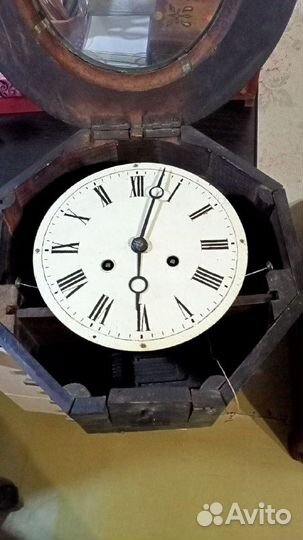 Старинные настенные антикварные часы с боем