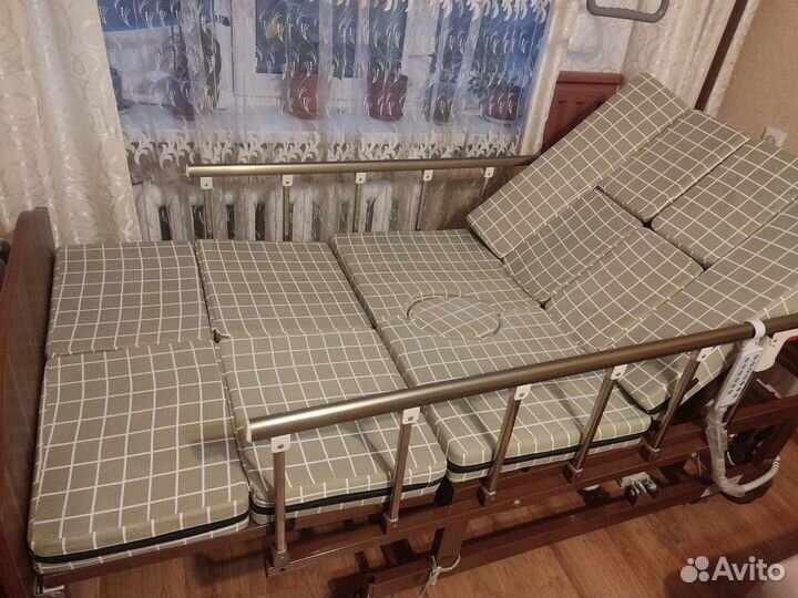 Медицинская кровать для лежачих больных