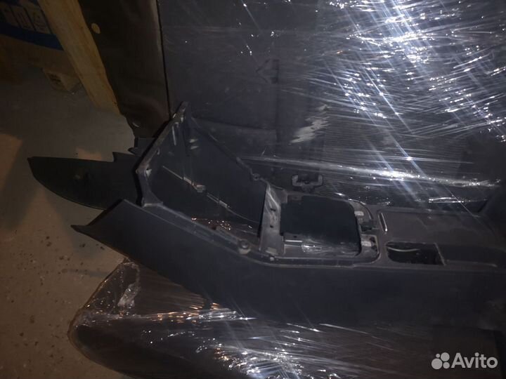 Вставка центрального подлокотника Volkswagen Tiguan