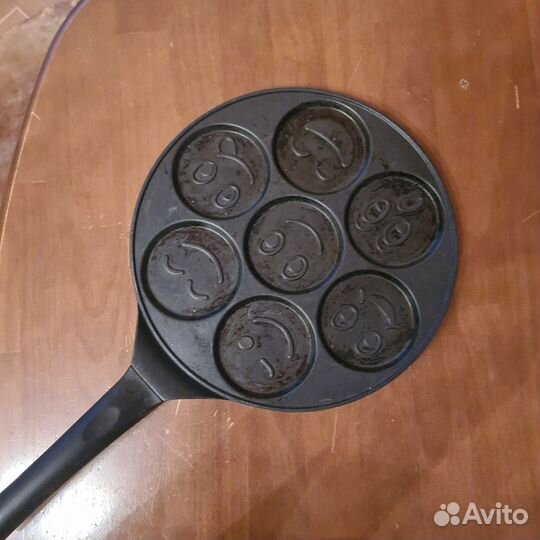 Сковорода для оладий и капкейков со смайликами б/у