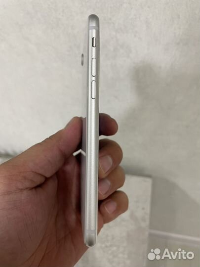 iPhone 8, 64 ГБ