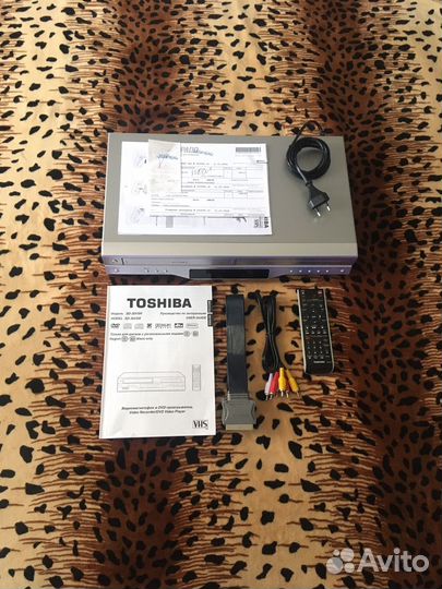 Видеомагнитофон / DVD и VHS плеер Toshiba SD-36VSR