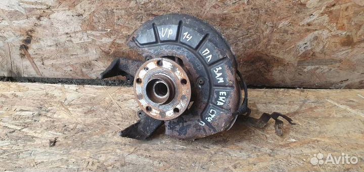 Кулак поворотный передний левый Volkswagen Golf V