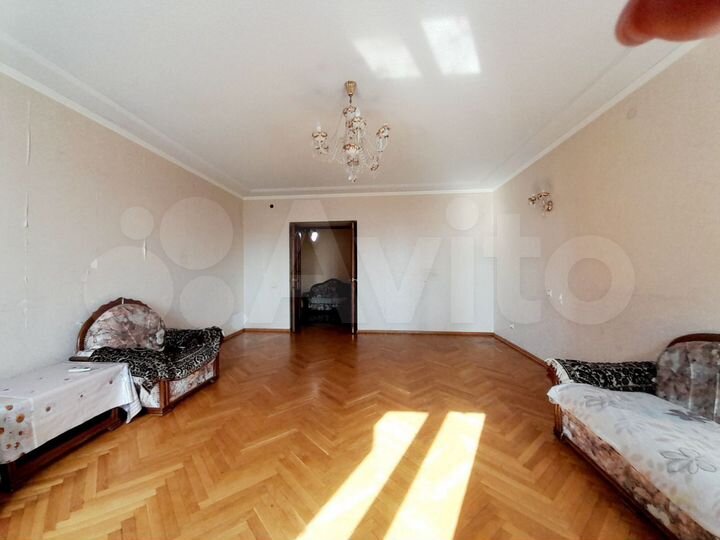 3-к. квартира, 108 м², 8/16 эт.