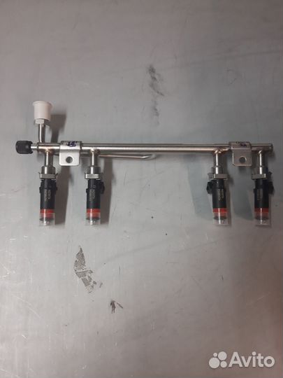 Топливная рампа в сборе с форсунками 2123 автэл
