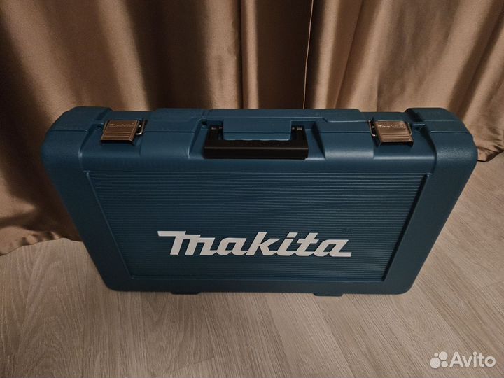 Аккумуляторный перфоратор Makita DHR202RF