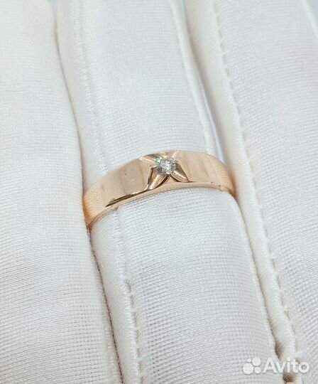 Золотое кольцо с камнем 18р