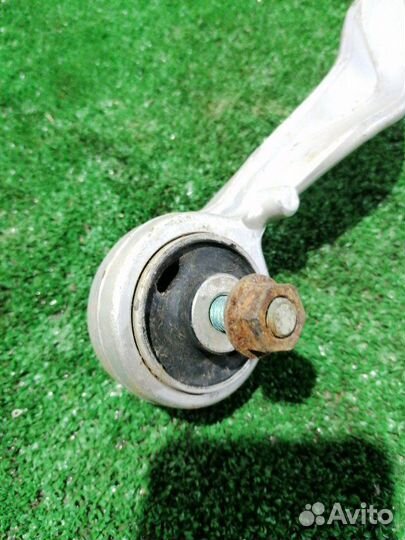 Рычаг подвески верхний задний левый Passat B5 Audi