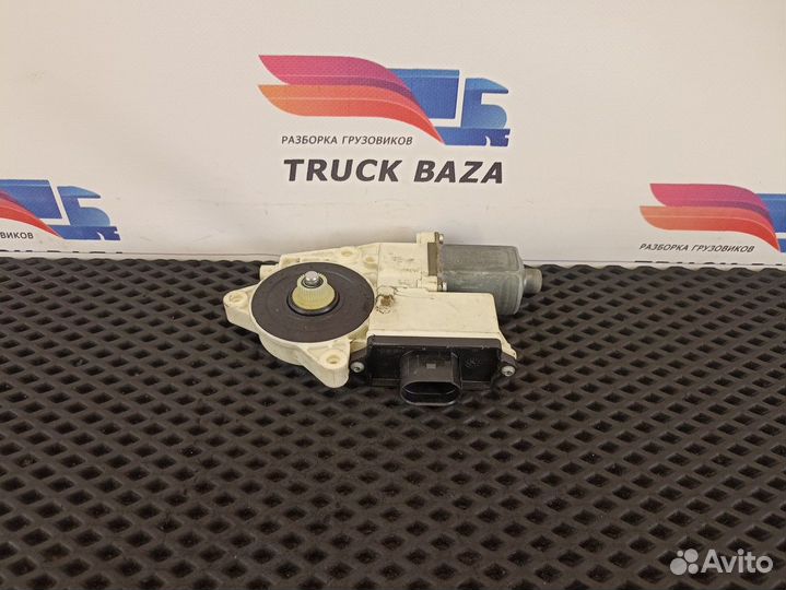 1779722 Моторчик стеклоподъемника правый