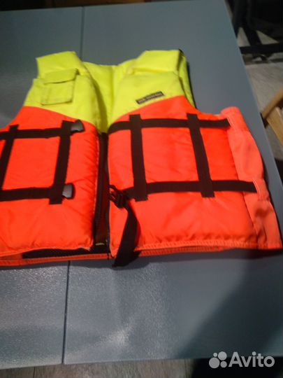 Спасательный жилет