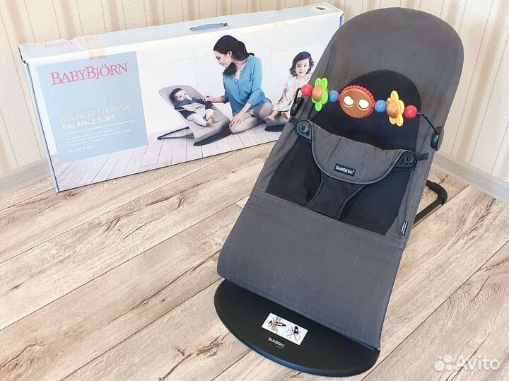 Детский шезлонг babybjorn с игрушкой оригинал