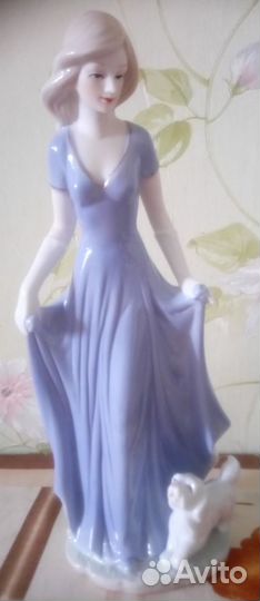 Статуэтка фарфоровая 