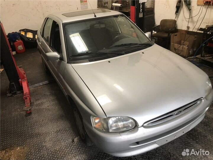 Разбор на запчасти Ford Escort