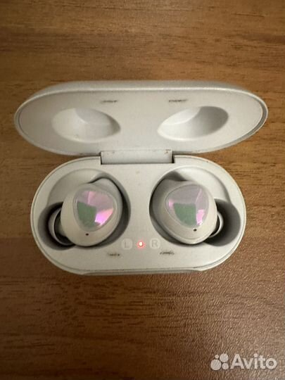 Беспроводные наушники samsung galaxy buds