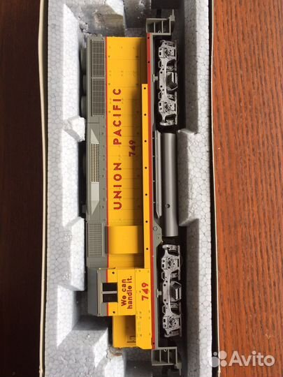 Локомотив kato GP35 UP