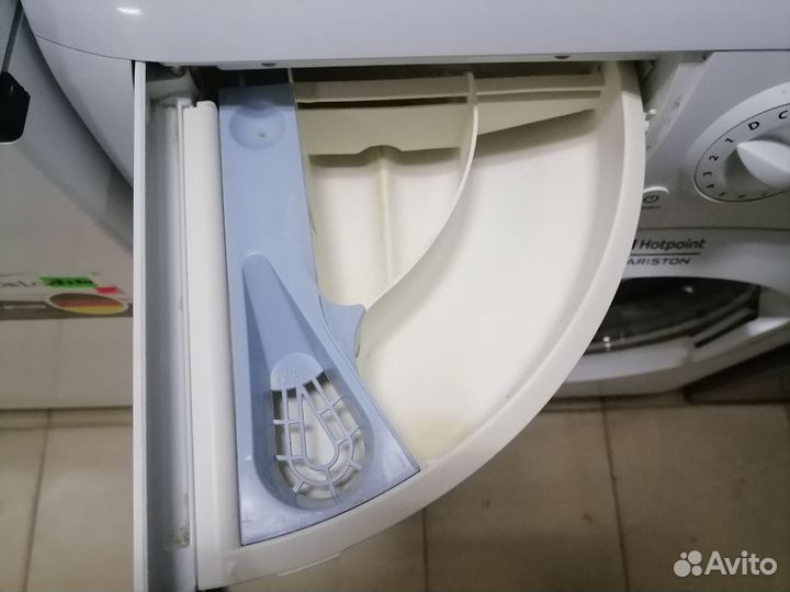 Стиральная машина Hotpoin tAriston Arsl105
