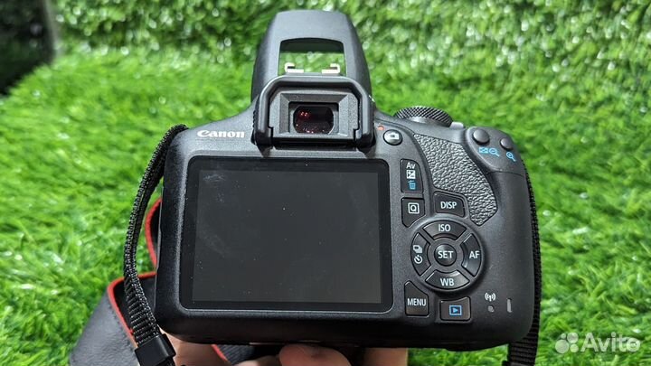 Фотоаппарат Canon EOS 2000D Kit EF-S 18-55 III