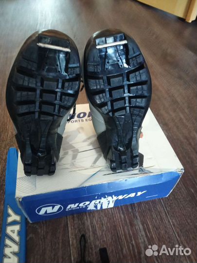 Продам лыжи с ботинками