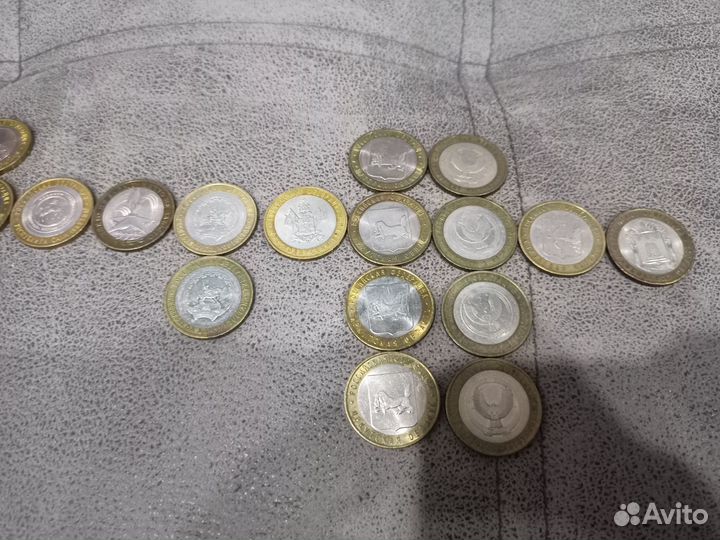 Лот юбилейных монет 10р. Биметалл. 70 монет