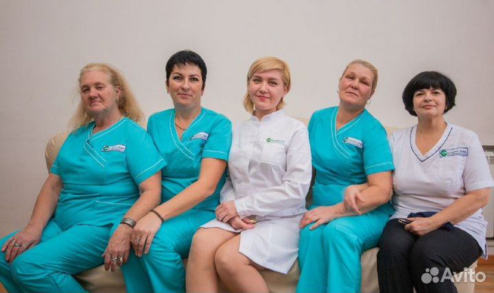 Сиделка для пожилого человека с медицинским уходом