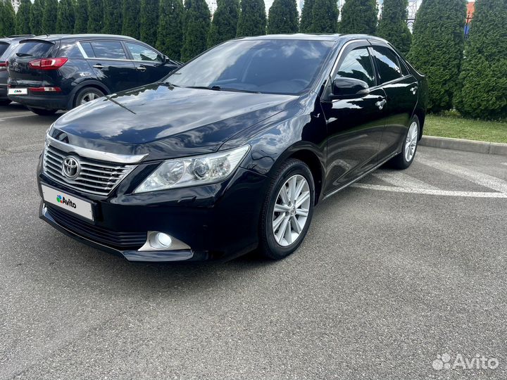 5. Тойота камри 50 белая. 5. 5. 5.