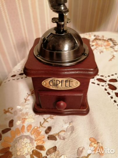 Кофемолка ручная деревянная