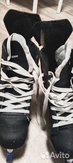 Коньки хоккейные