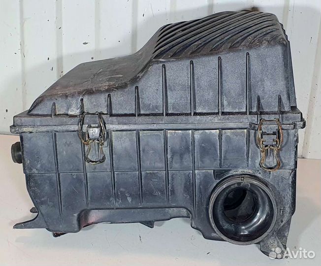 Корпус воздушного фильтра VW Passat B3 1,8