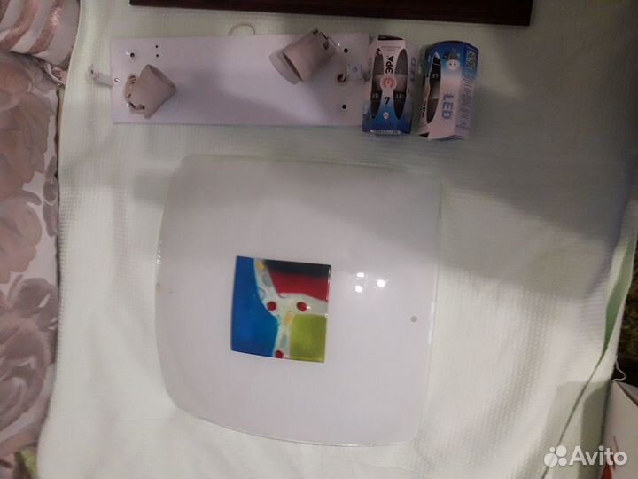 С В Е Т И Л Ь Н И К с картиной