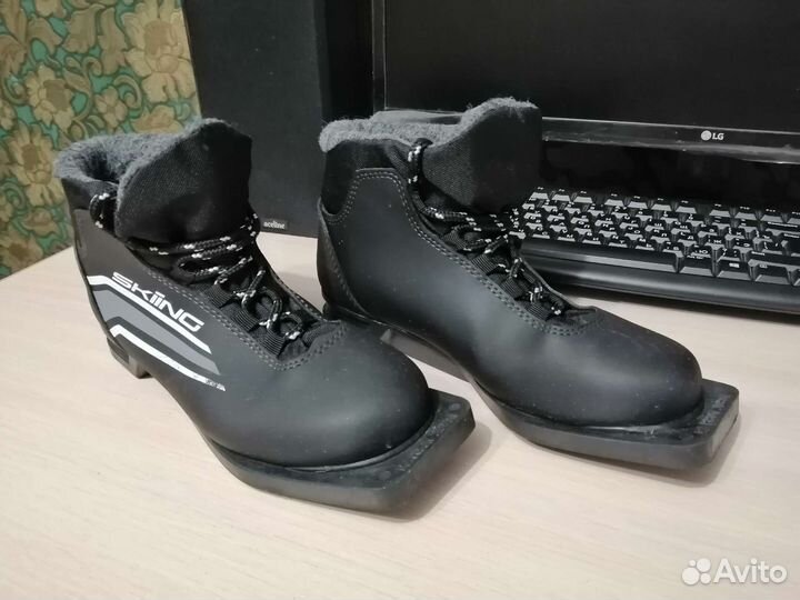 Лыжные ботинки