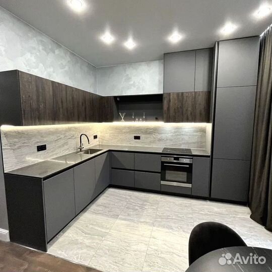 Кухня под потолок любого размера