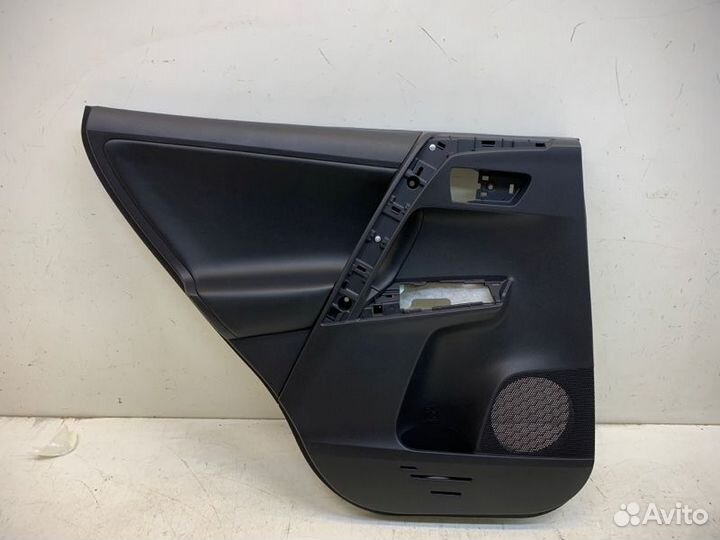 Обшивки двери задние левые Toyota Rav4 40