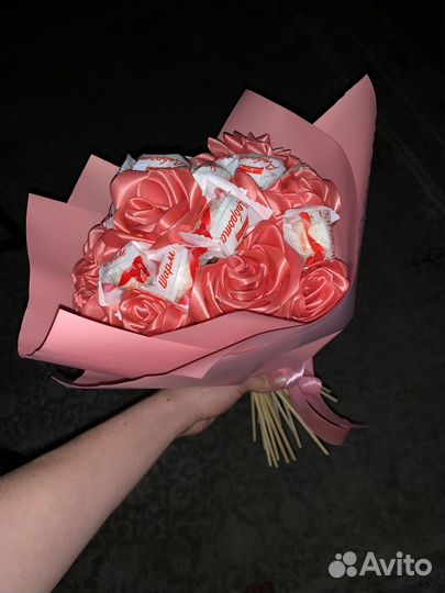 Букет из атласных роз