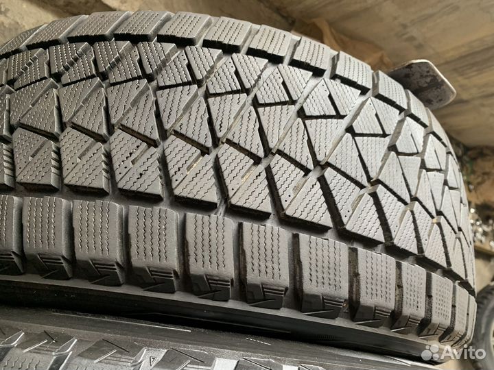 Bridgestone Blizzak DM-V2 275/45 R20