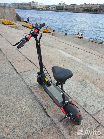 Продам электросамокат Kugoo M4 Pro 2023 года