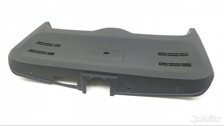 Обшивка крышки багажника Great Wall Hover 4G69S4N