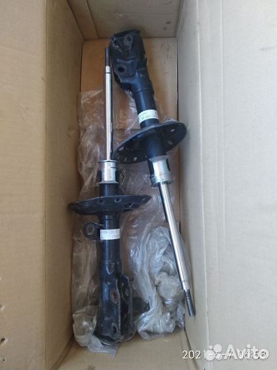 Стойки передние Honda Fit