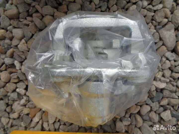 Суппорт задний левый Toyota Harrier MCU36