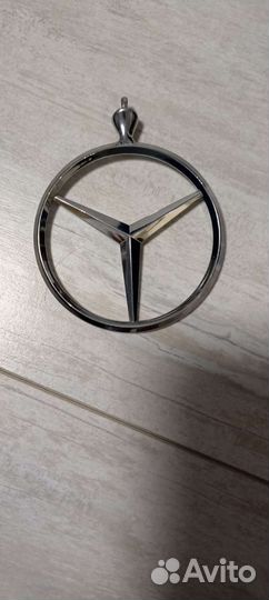 Значок mercedes на капот