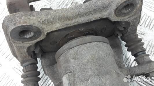 Суппорт тормозной передний левый nissan note E11