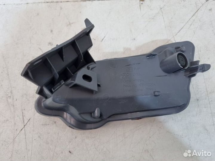 Фонарь противотуманный задний левый Toyota Rav4